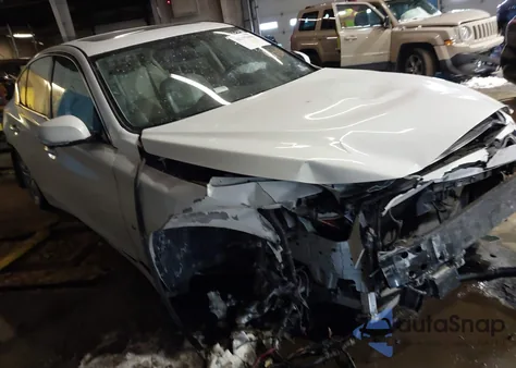 2015 Infiniti Q50 Premium z USA, uszkodzony, nr VIN JN1BV7AR9FM403267